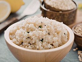 Quinoa, merlík. Výborná potravina bez lepku. Zkuste ji.