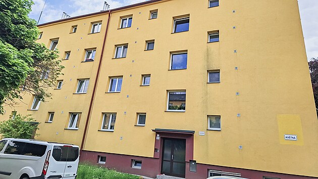 Bytov� domy v Hlu��n�