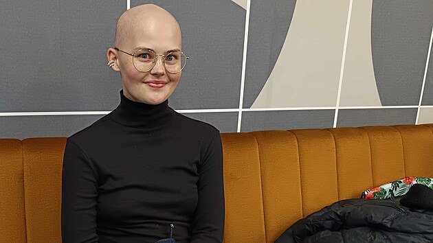 Oby�ejn� radost z neoby�ejn�ho �ivota. Civiln� momentka t�iadvacetilet� Eleny Krebsov� p�i klidn�m dopoledni u �aje.