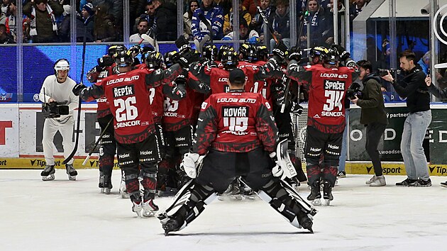 Jakub Kov�� se jede p�ipojit ke spar�ansk�m oslav�m po postupu do semifin�le extraligy.