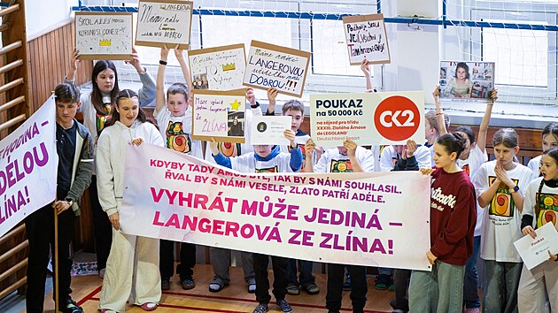 Nejobl�ben�j��m pedagogem v �esk� republice a dr�itelem ceny Zlat� �mos se stala Ad�la Langerov�, kter� u�� na Z�kladn� �kole Mikol�e Al�e ve Zl�n�. (b�ezen 2026)