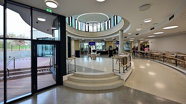 Masaryk�v onkologick� �stav v Brn� otev�e po Velikonoc�ch Centrum inovativn� a podp�rn� p��e s hlavn�m vchodem z Va�kova n�m�st�, kter� se stane vstupn� branou do are�lu. (31. b�ezna 2026)