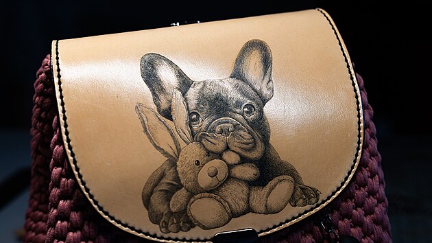 Dlouho �lo jen o dom�c� tvorbu bez ambice prod�vat. Na za��tku tohoto roku ale ofici�ln� spustila webov� str�nky se sv�mi v�robky.