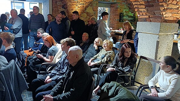 Opozi�n� ODS sestavila st�novou vl�du a za��n� s n� obj�d�t regiony. 31. b�ezna 2026 dorazila na jih �ech a uspo��dala setk�n� s ve�ejnost� v �eskobud�jovick� restauraci Hoch �pal��ek.