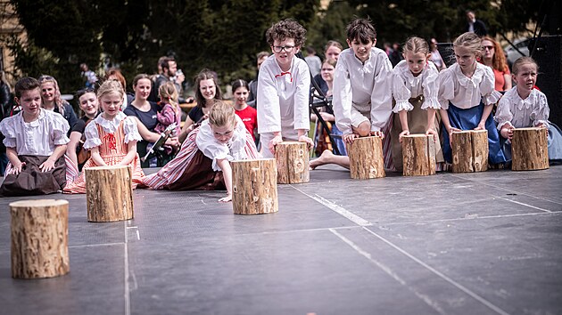 Centrum Jihlavy se zm�n� ve velikono�n� vesni�ku. Lid� si tam u�ij� pestr� program i stylovou v�zdobu.