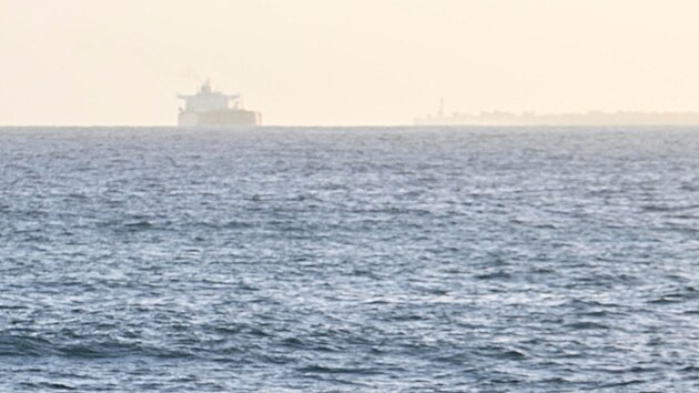 Ropn� tanker pluj�c� pod ruskou vlajkou Anatoly Kolodkin p�iplouv� do kub�nsk�ho p��stavu Matanzas (31. b�ezna 2026)