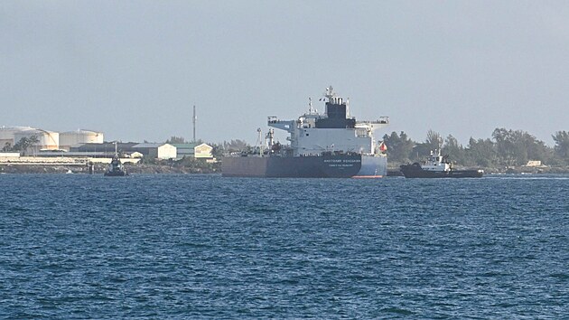 Ropn� tanker pluj�c� pod ruskou vlajkou Anatoly Kolodkin p�iplouv� do kub�nsk�ho p��stavu Matanzas (31. b�ezna 2026)