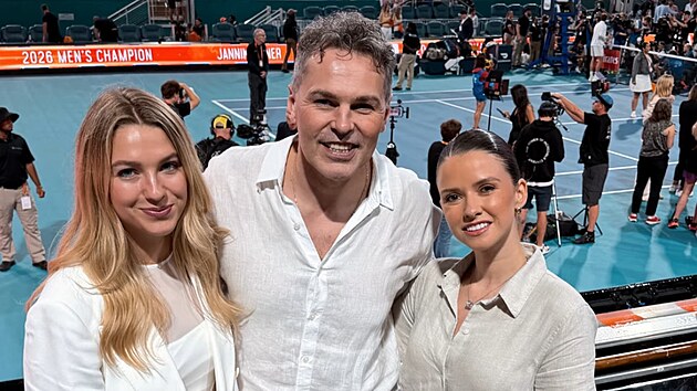 Partnerka Ji��ho Lehe�ky Lucie Neumannov� sledovala fin�le Miami Open ve spole�nosti Jarom�ra J�gra a Dominiky Brani�ov�.
