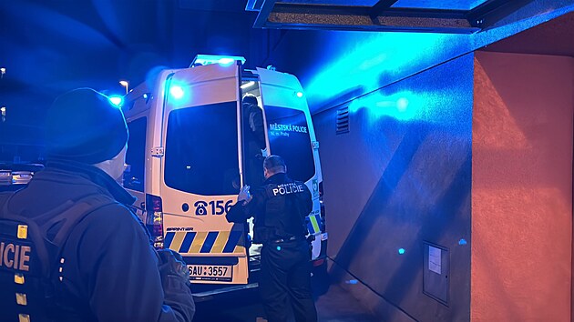 Policist� v pond�l� zasahovali v byt� rapera Lea Ber�nka, odvedli ho v poutech. (31. b�ezna 2026)