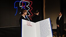 P�edstavení nového slavnostního provedení Ústavy �R autor� Ond�eje Báchora,...