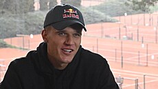 �eský tenista Jakub Men�ík na setkání s noviná�i v Praze.