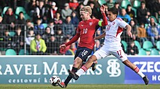 Mat�j �ín a Kaleem Smith z Gibraltaru bojují o mí� v kvalifikaci o Euro hrá��...