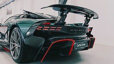 P�i pohledu zezadu zaujme difuzor a ohromné vzduchové kanály pro zesílení tzv....