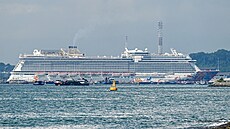 Výletní lo� Genting Dream zakotvená v p�ístavu Marina Bay v Singapuru. (14....