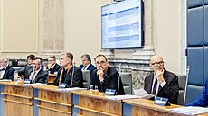 Vláda má na programu i �adu návrh� opozi�ních stran a senátor�. (30. b�ezna...