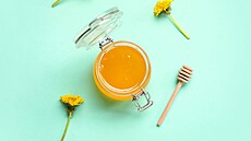 Pampeli�kový med je výborný hustý sirup z pampeli�ek. Není skute�ným medem, ale...