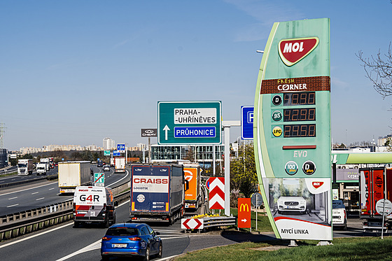 Ceny pohonných hmot na �erpací stanici MOL v Praze. (8.dubna 2026)