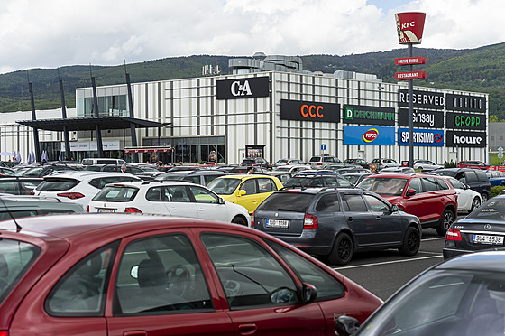 Obchodní centrum Olympia v Teplicích na snímku z 16. kv�tna 2021