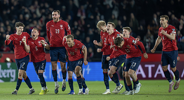 Chtěli jsme po hráčích, aby se stali partou. Trunda s Nedvědem o postupu i Koubkovi
