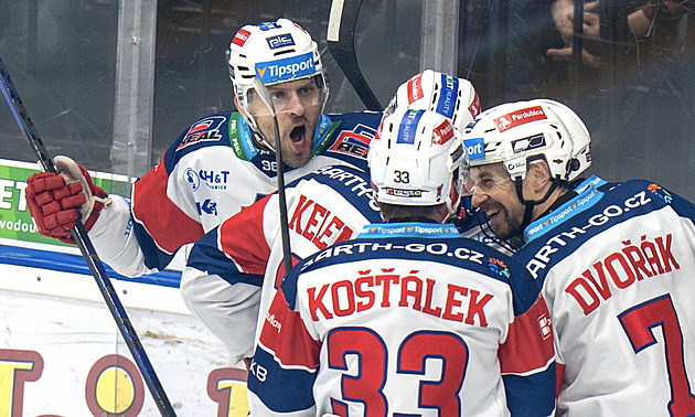 ONLINE: Pardubice vedou na Spartě, Třinec uspěl ve Varech a je výhru od finále ONLINE: Pardubice vedou na Spartě, Třinec uspěl ve Varech a je výhru od finále