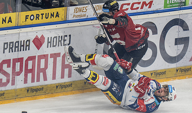 ONLINE: Pardubice vedou na Spartě, Třinec uspěl ve Varech a je výhru od finále