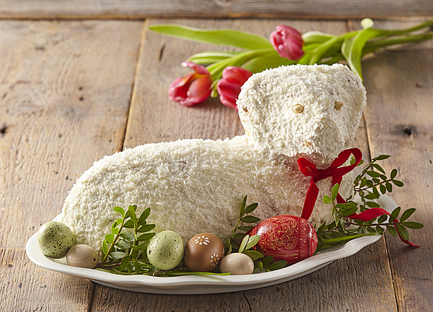 Nadýchaný kokosový beránek se šlehačkou: Recept na vláčné těsto s nádechem exotiky