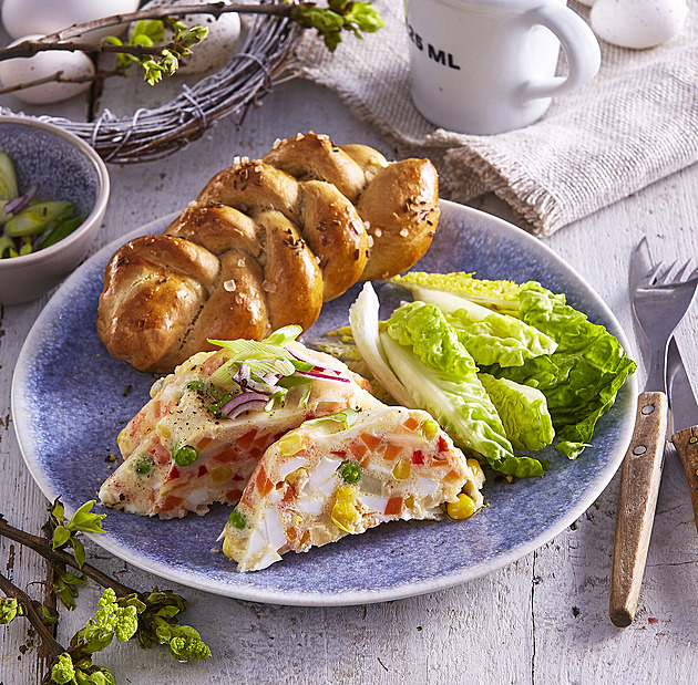 Domácí vaječná tlačenka se zeleninou a majonézou: Recept na poctivou velikonoční klasiku