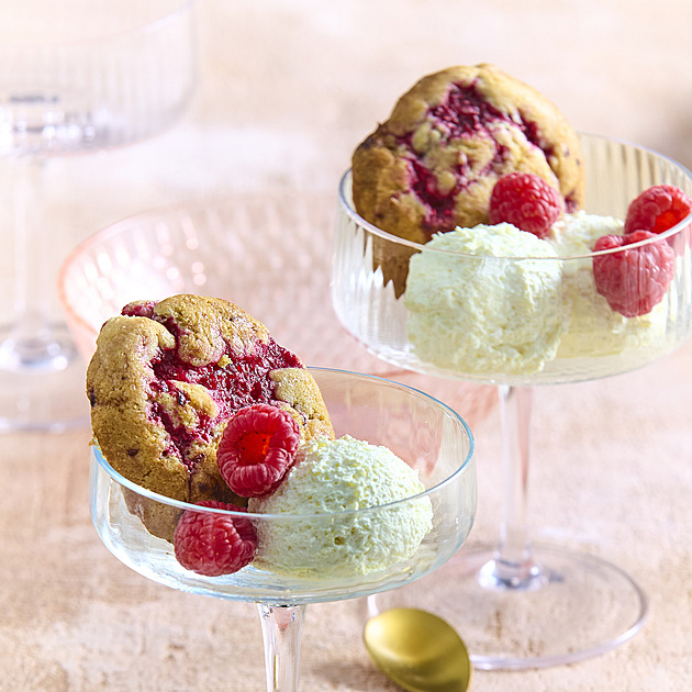 Domácí malinové sušenky s kousky čokolády: Recept na vláčné a voňavé pečivo