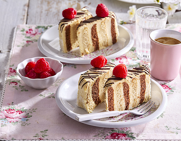 Nepečené dvoubarevné řezy ze sušenek: Luxusní dezert s tvarohovým krémem