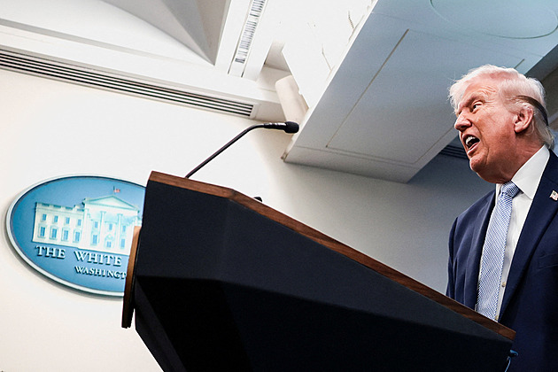 Zničíme íránské lodě, které se v rámci blokády přiblíží k těm od USA, řekl Trump