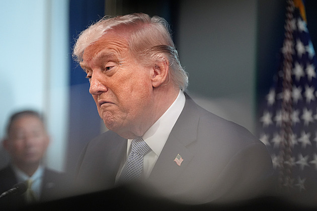 Přesun vojáků, zavření základny. Trump přemýšlí, jak potrestat NATO, píše list Přesun vojáků, zavření základny. Trump přemýšlí, jak potrestat NATO, píše list