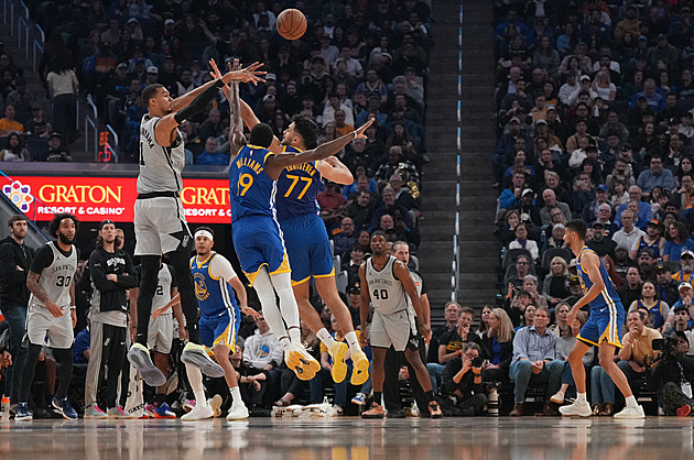 Wembanyama trápil Golden State, blýskl se i veterán George. Boston skoro rekordní