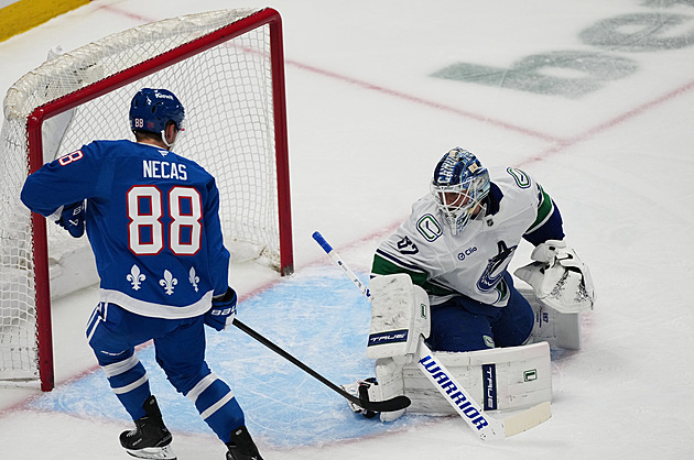 Hronek asistoval u překvapivé výhry Vancouveru na ledě Colorada