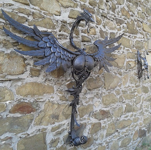 Řemeslo, které bolí, ale má duši. Umělecký kovář o práci i životě s kovem