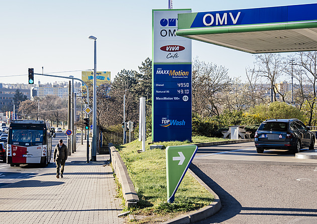 První den stropovaných cen. Podívejte se, za kolik je u pump benzin a nafta