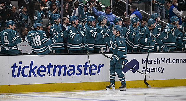 Jako sledovat boha na ledě. Mladík Celebrini dál září, zařadil se mezi legendy