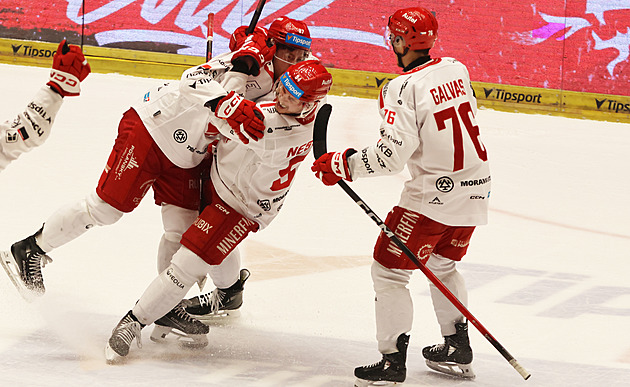 Jak Třinec ukradl bod. Kovařčík plácl do puku a dokonal obrat: Ani jsem to neviděl!