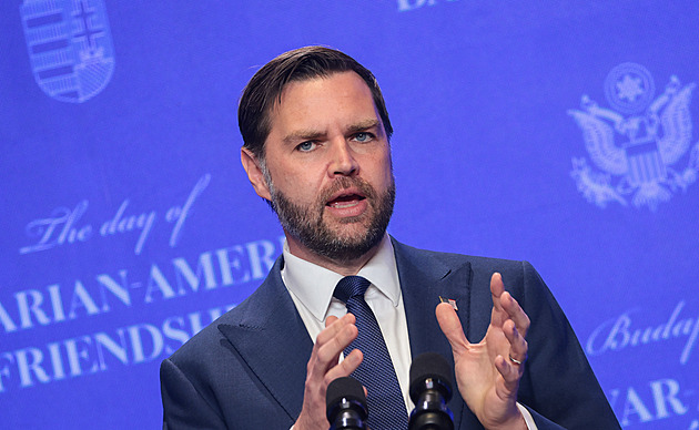 S prezidentem vás milujeme. Vance přijel podpořit Orbána, Brusel nařkl z vměšování