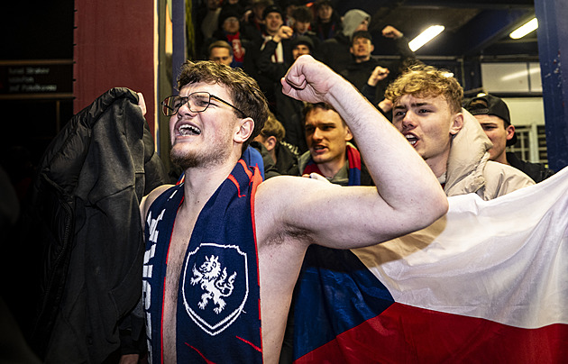 OBRAZEM: Party v ulicích Prahy! Jak Češi v noci slavili postup na mistrovství světa