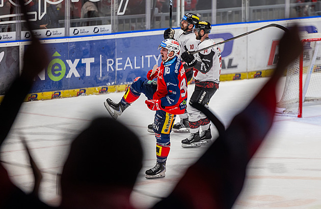 Pardubice zválcovaly Spartu, gól daly i v oslabení. Třinec porazil Karlovy Vary Pardubice zválcovaly Spartu, gól daly i v oslabení. Třinec porazil Karlovy Vary