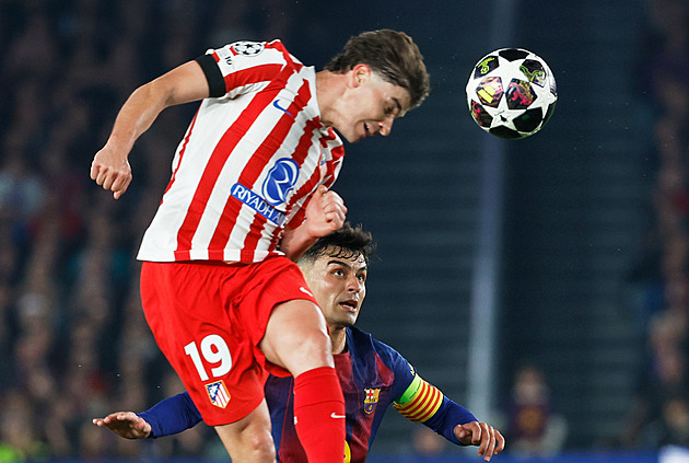 ONLINE: Atlético trestá vyloučení Barcy. Skvostně se trefil Álvarez. Vede také PSG ONLINE: Atlético trestá vyloučení Barcy. Skvostně se trefil Álvarez. Vede také PSG