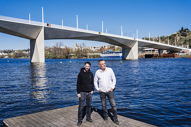 Vraťte nám „čtrnáctku“. Praha 7 brojí proti změnám v jízdních řádech, vypsala petici
