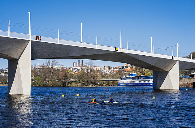 Historické tramvaje, atrakce i jízdy zdarma. Otevření mostu láká na pestrý program