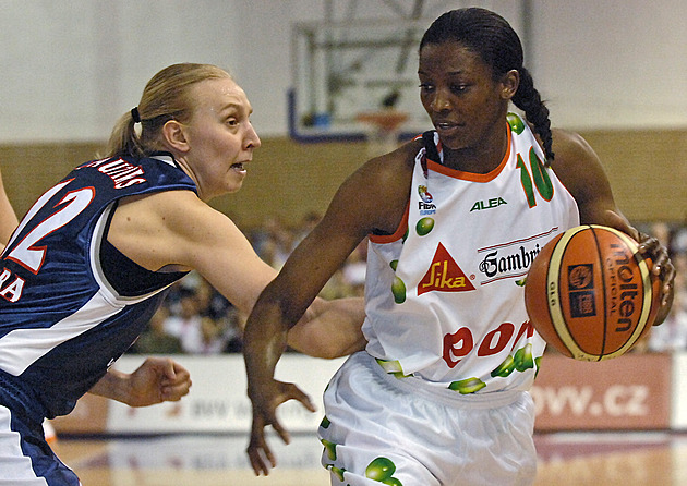 OBRAZEM: Senzační triumf i kolaps diváka. Před 20 lety Brňanky dobyly Evropu