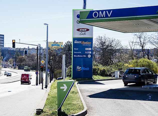 KALKULAČKA: Jak daleko se vyplatí zajet si pro levnější benzin