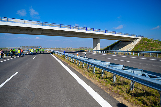 Dálnice u Fryštáku se může otevřít v červnu. Dokončení opět ohrožuje žaloba spolku