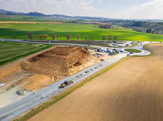 Dálnice D49 z Česka na Slovensko je priorita, shodli se premiéři Babiš a Fico