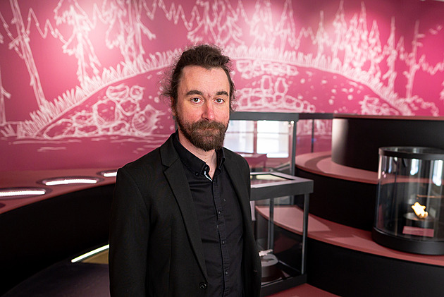 Hrad Malenovice má novou archeologickou expozici i unikátní sbírku zbraní