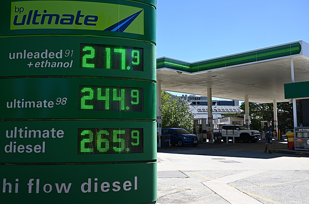 Nenávist vůči čerpadlářům ve světě roste: nadávky, bití a první vraždy