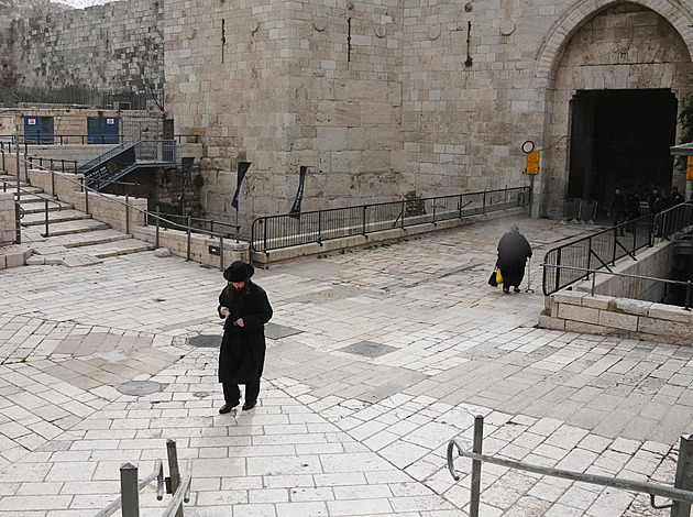 Oslavy náboženských svátků jsou v Jeruzalémě minimální. Na vině je válka